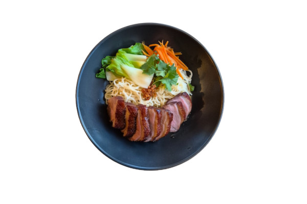 S2. Bamí Pet Jáng - grilovaná kachna s vaječnými nudlemi a asijskou omáčkou